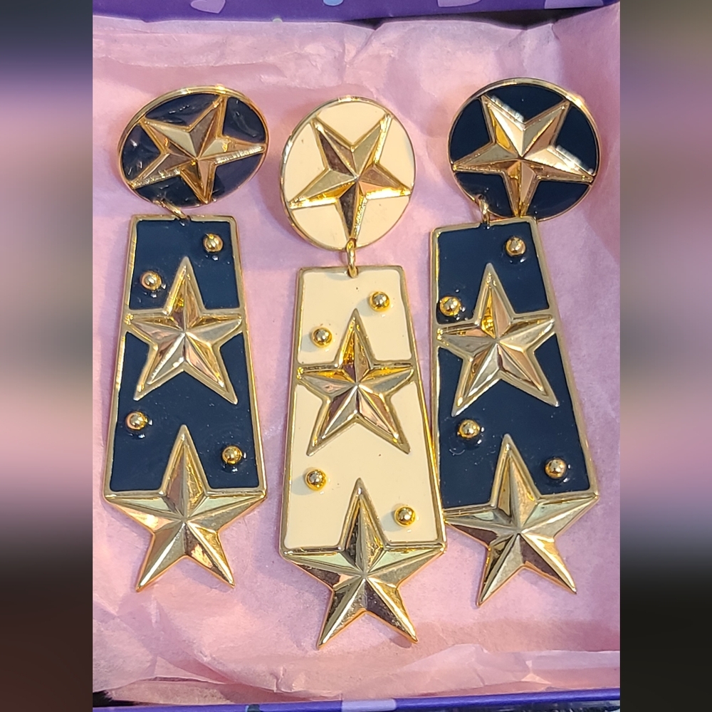 Stars pierced Earring set of 2 cream and navy very light